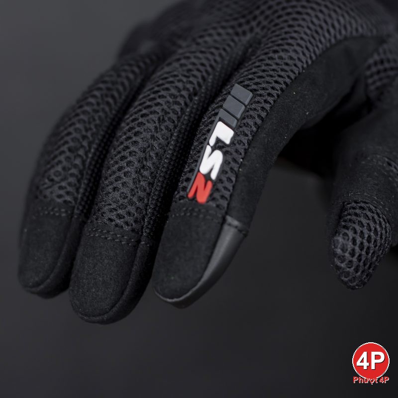 logo LS2 được in 3d nổi trên găng tay nổi bật, tạo điểm nhấn